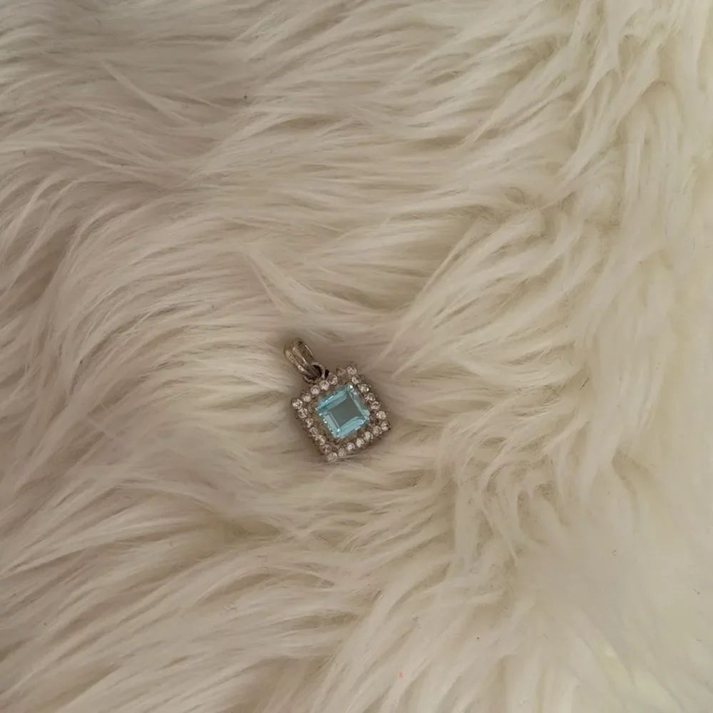 Aquamarine and silver pendent